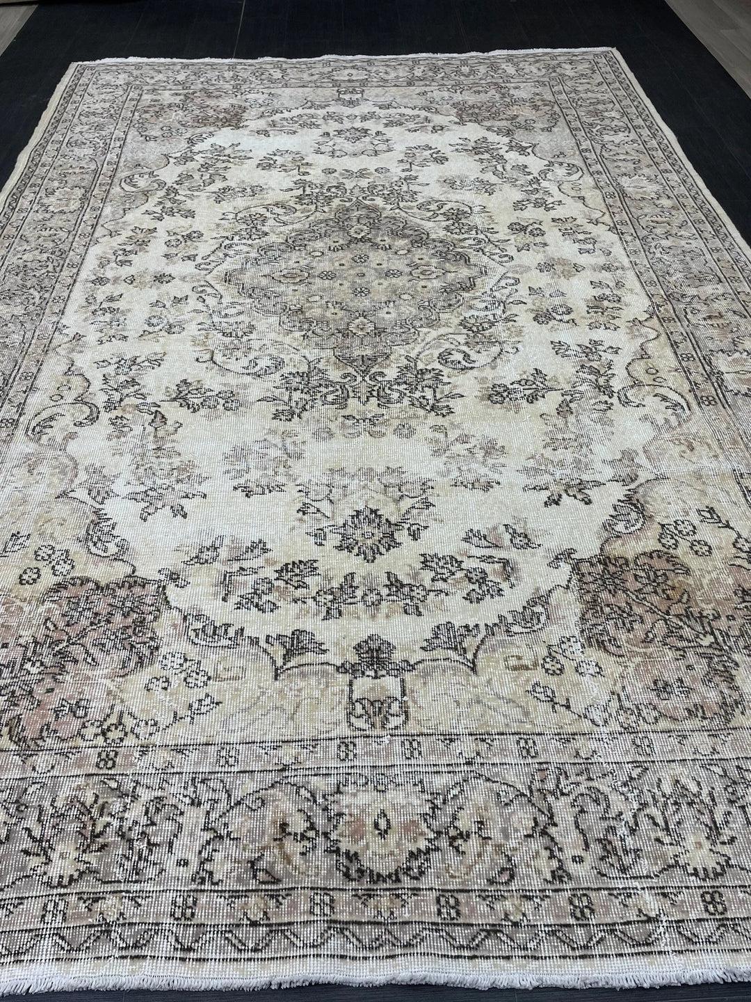 Beige Turkish Oushak Rug 7' 2" x 10' 6" Hand-Knotted | No. WR27138