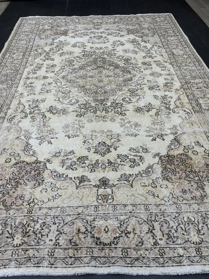 Beige Turkish Oushak Rug 7' 2" x 10' 6" Hand-Knotted | No. WR27138