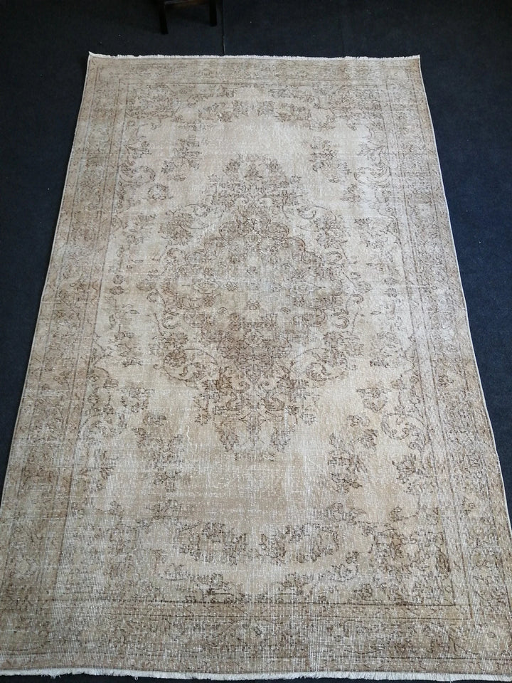 Beige Turkish Runner Rug 5' 5" x 8' 11" Hand-Knotted | No. WR33785