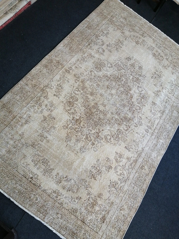 Beige Turkish Runner Rug 5' 5" x 8' 11" Hand-Knotted | No. WR33785