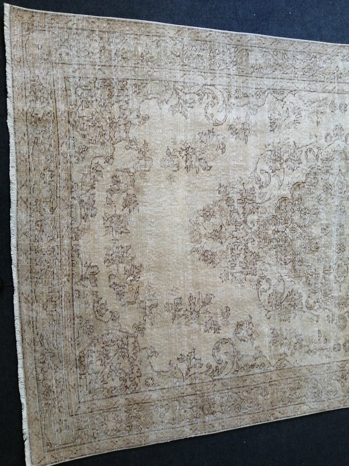 Beige Turkish Runner Rug 5' 5" x 8' 11" Hand-Knotted | No. WR33785