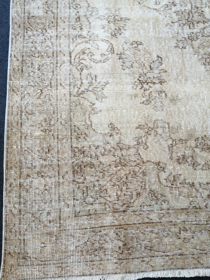 Beige Turkish Runner Rug 5' 5" x 8' 11" Hand-Knotted | No. WR33785