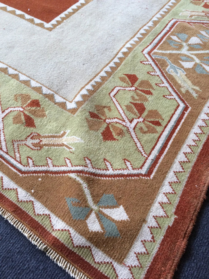 Beige Turkish Runner Rug 5' x 7' 8" Hand-Knotted | No. WR42492