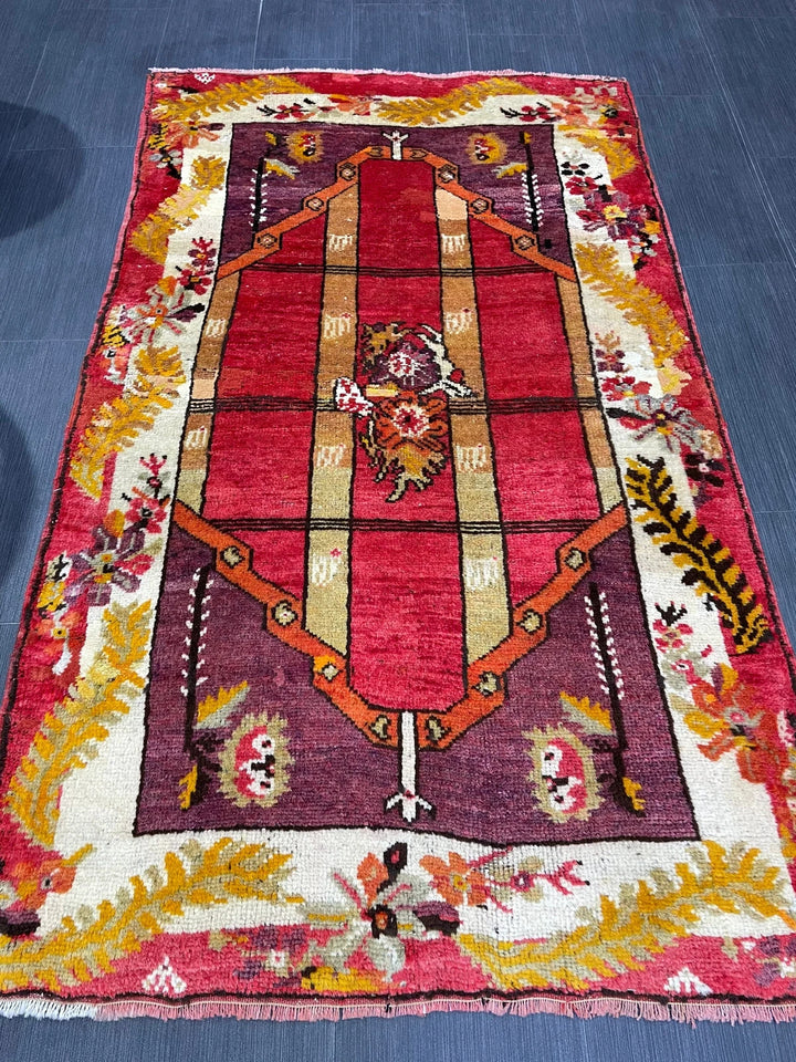 Beige Turkish Runner Rug 3' 2" x 5' 5" Hand-Knotted | No. WR44374
