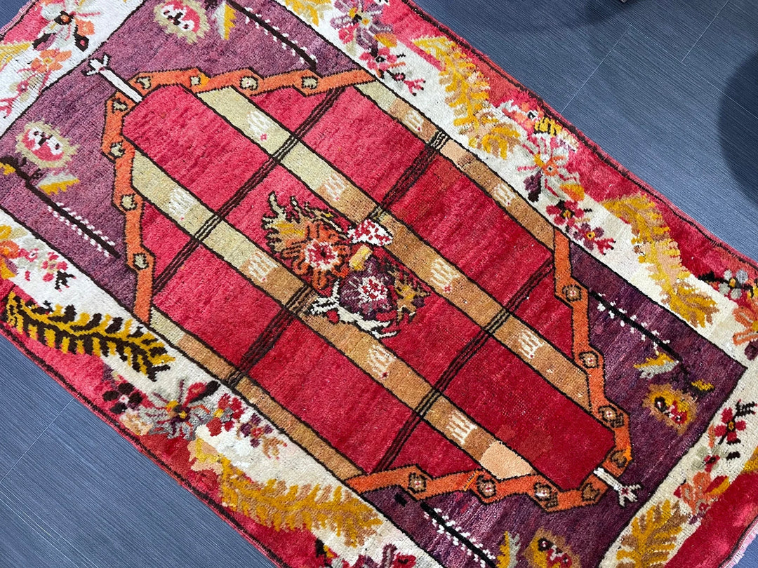 Beige Turkish Runner Rug 3' 2" x 5' 5" Hand-Knotted | No. WR44374