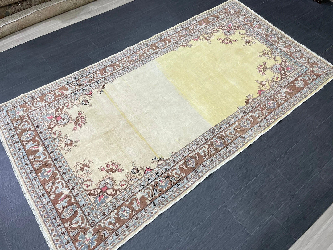 Beige Turkish Runner Rug 5' x 9' 5" Hand-Knotted | No. WR45915