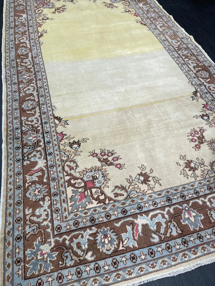 Beige Turkish Runner Rug 5' x 9' 5" Hand-Knotted | No. WR45915