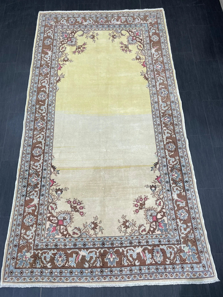 Beige Turkish Runner Rug 5' x 9' 5" Hand-Knotted | No. WR45915