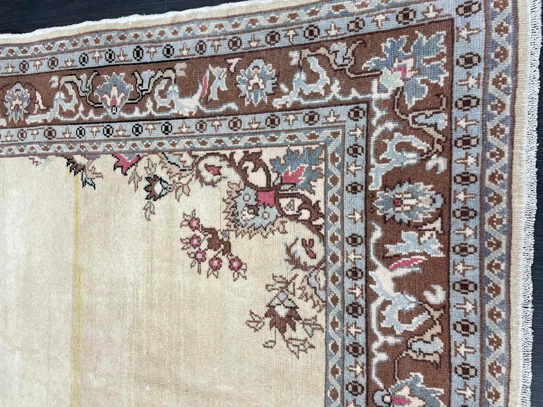 Beige Turkish Runner Rug 5' x 9' 5" Hand-Knotted | No. WR45915