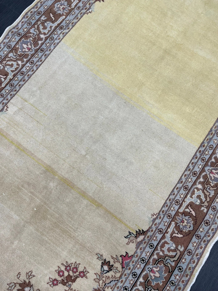 Beige Turkish Runner Rug 5' x 9' 5" Hand-Knotted | No. WR45915