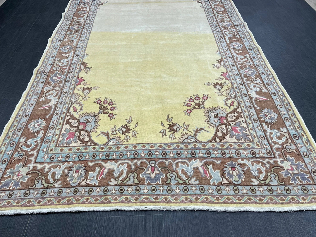Beige Turkish Runner Rug 5' x 9' 5" Hand-Knotted | No. WR45915