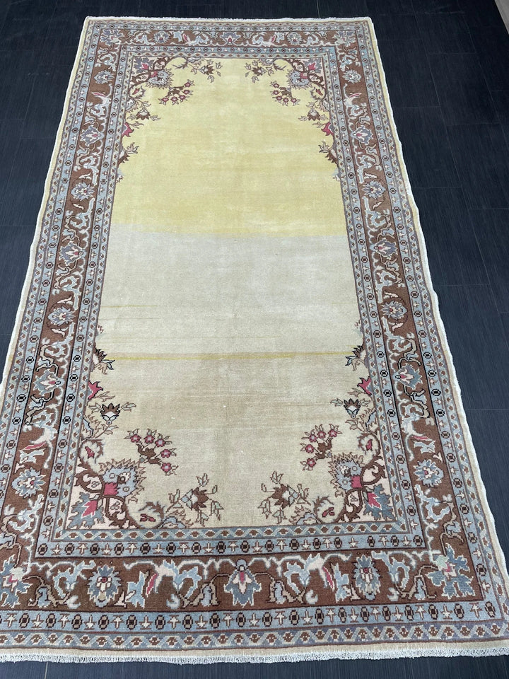 Beige Turkish Runner Rug 5' x 9' 5" Hand-Knotted | No. WR45915