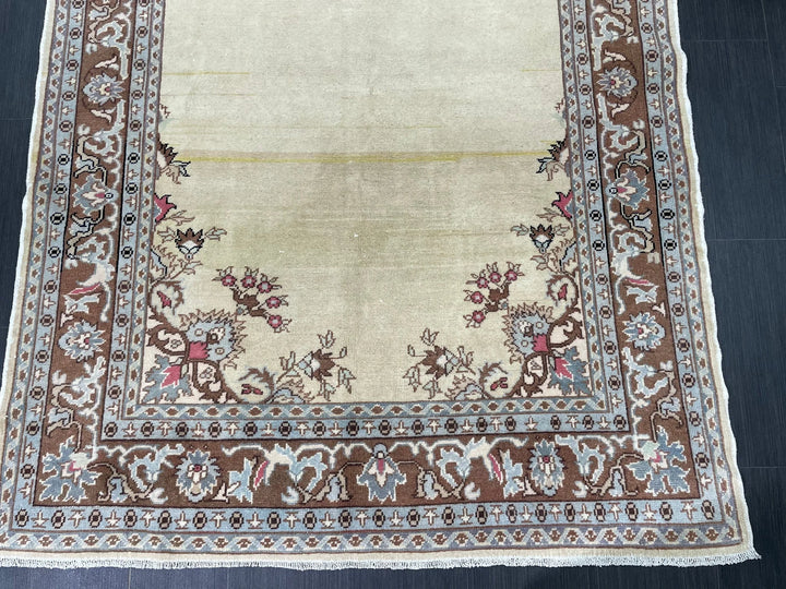 Beige Turkish Runner Rug 5' x 9' 5" Hand-Knotted | No. WR45915