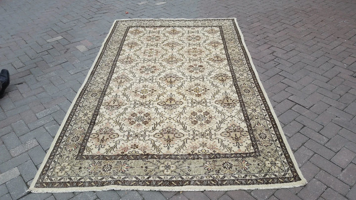 Beige Turkish Runner Rug 5' 7" x 9' 7" Hand-Knotted | No. WR53137
