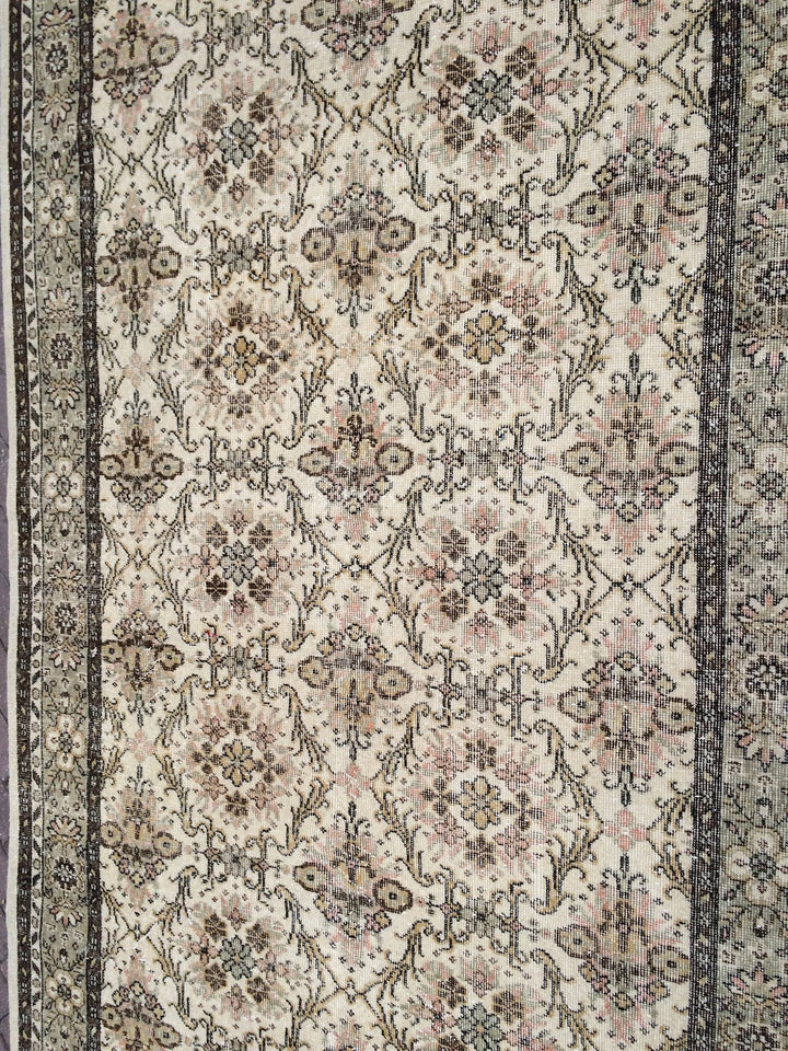 Beige Turkish Runner Rug 5' 7" x 9' 7" Hand-Knotted | No. WR53137