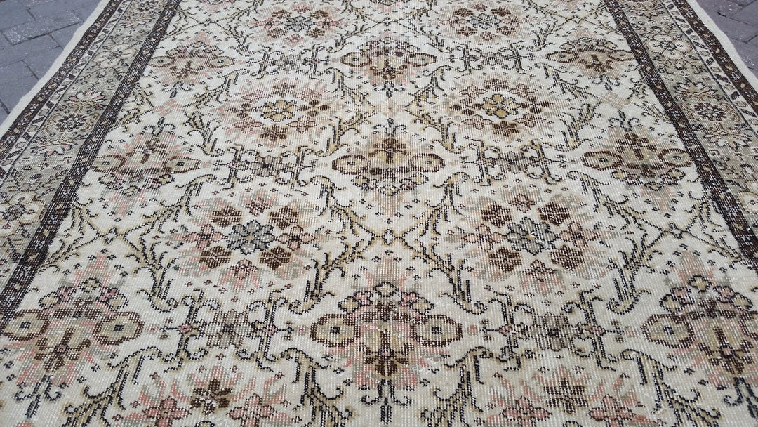 Beige Turkish Runner Rug 5' 7" x 9' 7" Hand-Knotted | No. WR53137