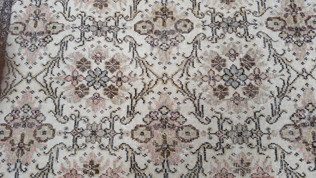 Beige Turkish Runner Rug 5' 7" x 9' 7" Hand-Knotted | No. WR53137