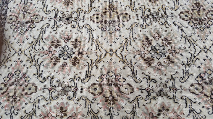 Beige Turkish Runner Rug 5' 7" x 9' 7" Hand-Knotted | No. WR53137
