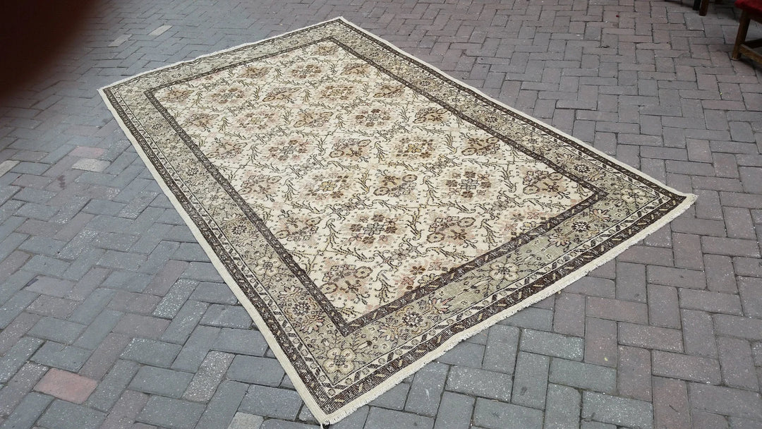 Beige Turkish Runner Rug 5' 7" x 9' 7" Hand-Knotted | No. WR53137