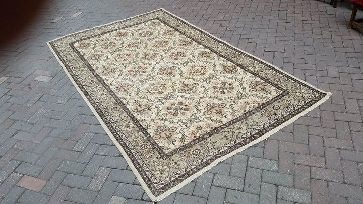 Beige Turkish Runner Rug 5' 7" x 9' 7" Hand-Knotted | No. WR53137