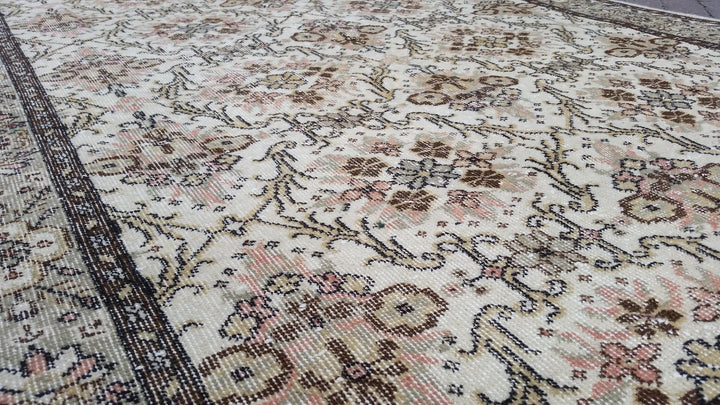 Beige Turkish Runner Rug 5' 7" x 9' 7" Hand-Knotted | No. WR53137