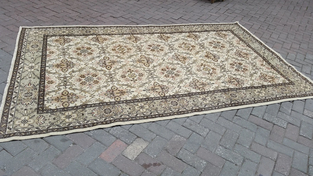 Beige Turkish Runner Rug 5' 7" x 9' 7" Hand-Knotted | No. WR53137