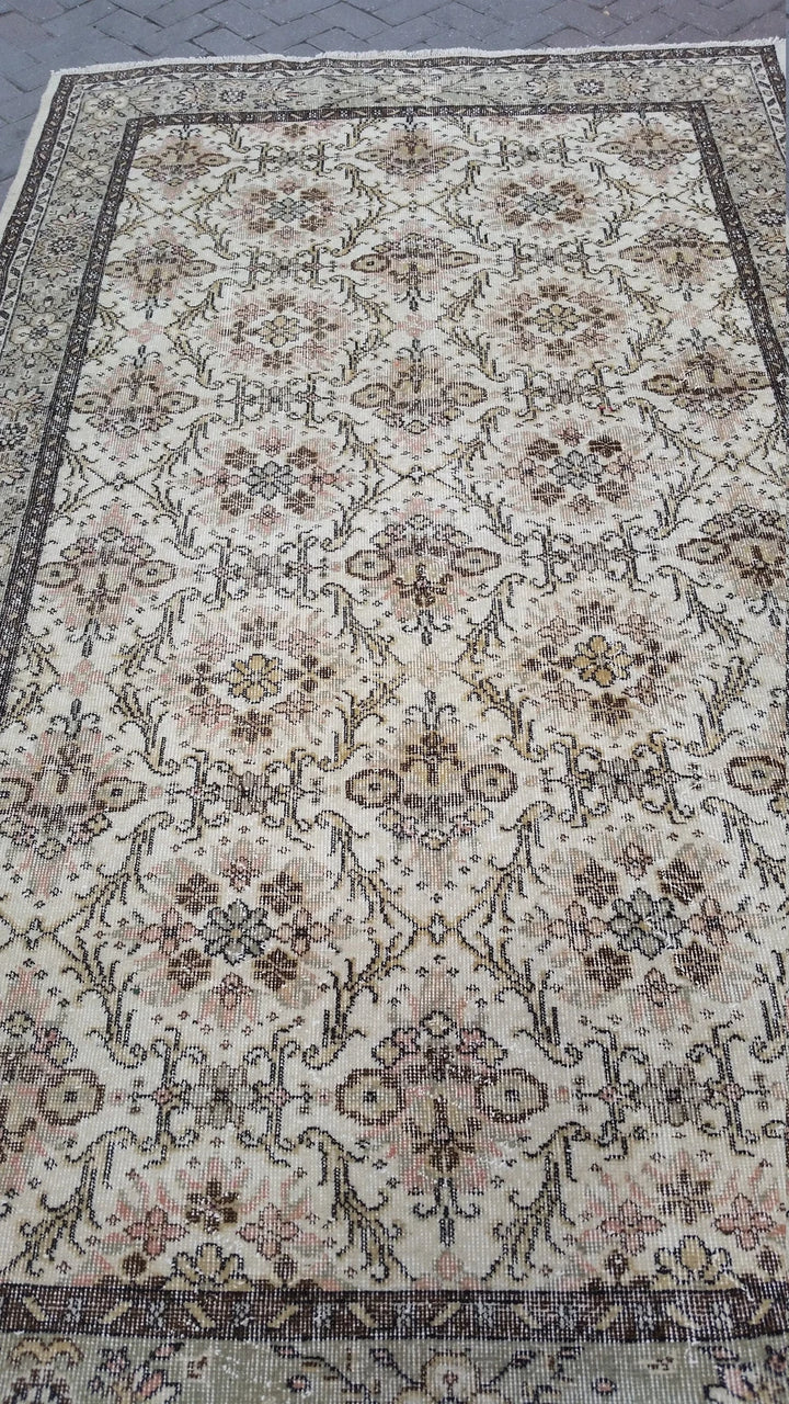Beige Turkish Runner Rug 5' 7" x 9' 7" Hand-Knotted | No. WR53137