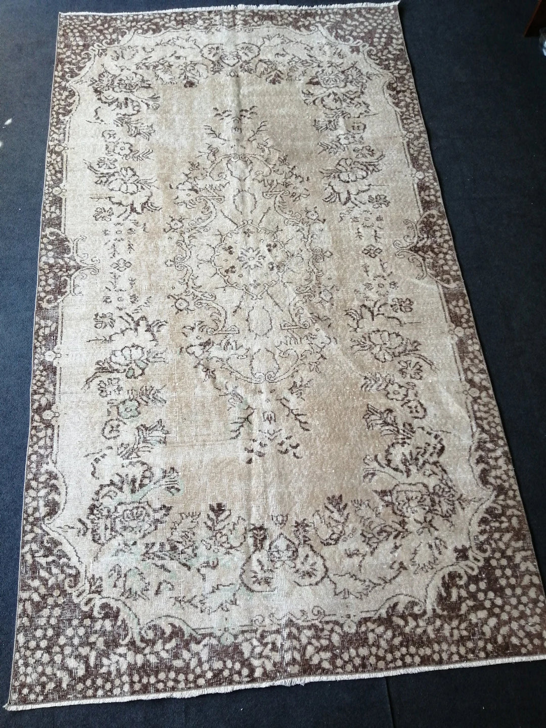 Beige Turkish Runner Rug 5' 6" x 9' 7" Hand-Knotted | No. WR53901