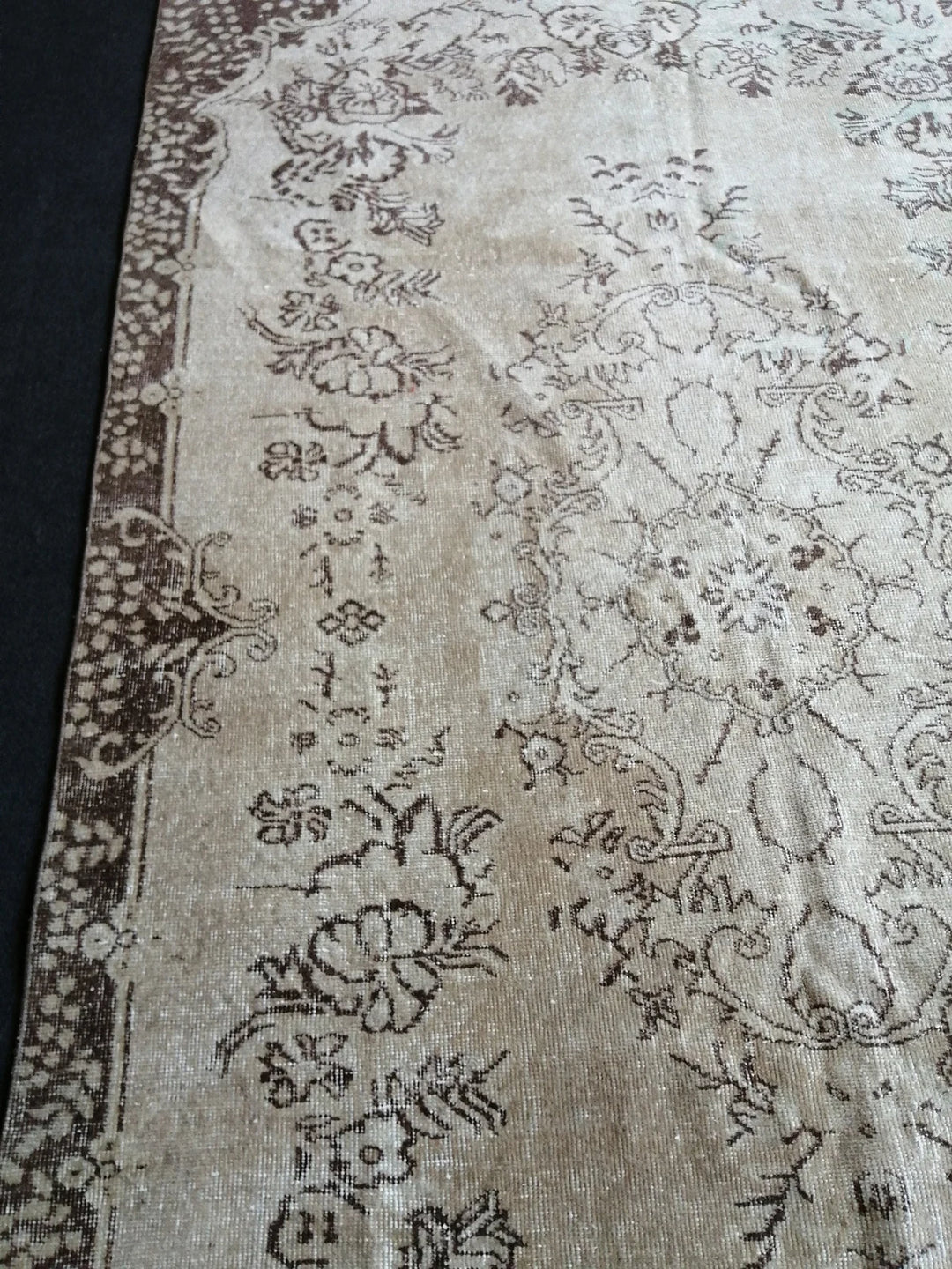 Beige Turkish Runner Rug 5' 6" x 9' 7" Hand-Knotted | No. WR53901