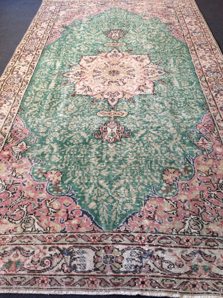 Green Turkish Runner Rug 5' x 9' Hand-Knotted | No. WR57226