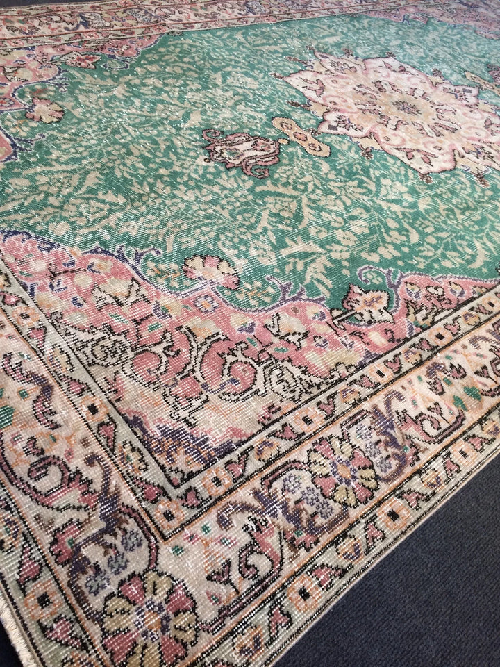 Green Turkish Runner Rug 5' x 9' Hand-Knotted | No. WR57226