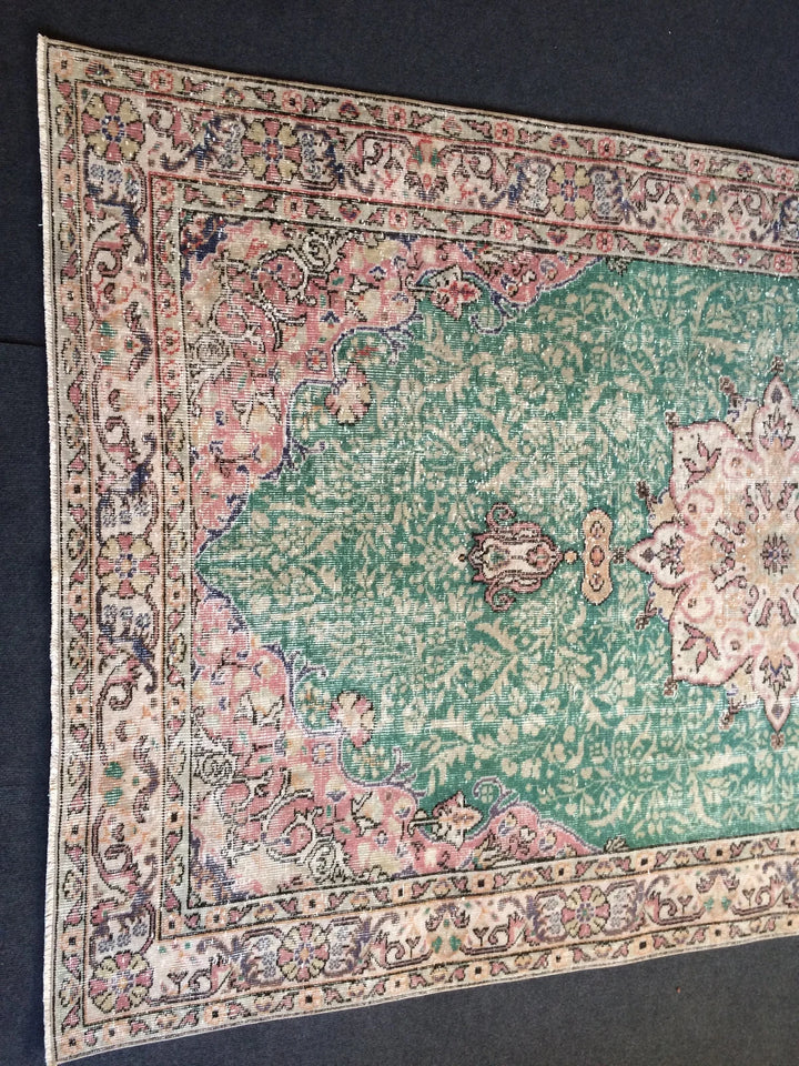 Green Turkish Runner Rug 5' x 9' Hand-Knotted | No. WR57226