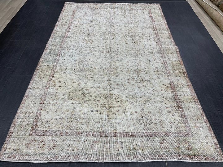 Beige Turkish Runner Rug 5' 4" x 8' 8" Hand-Knotted | No. WR61929