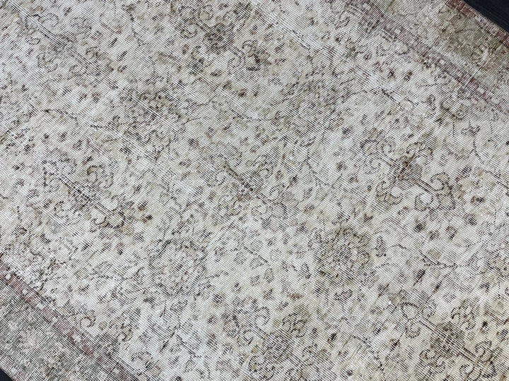 Beige Turkish Runner Rug 5' 4" x 8' 8" Hand-Knotted | No. WR61929