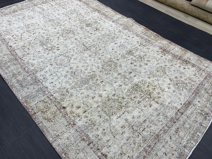 Beige Turkish Runner Rug 5' 4" x 8' 8" Hand-Knotted | No. WR61929
