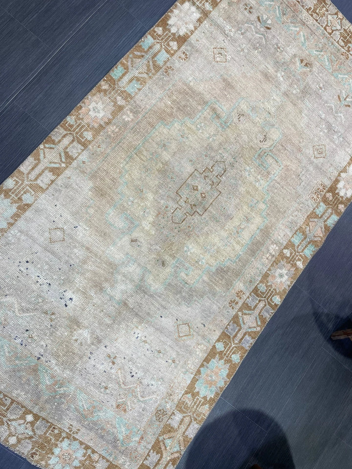 Tan Oushak Rug 3' 4" x 6' 7" - No. WR62060