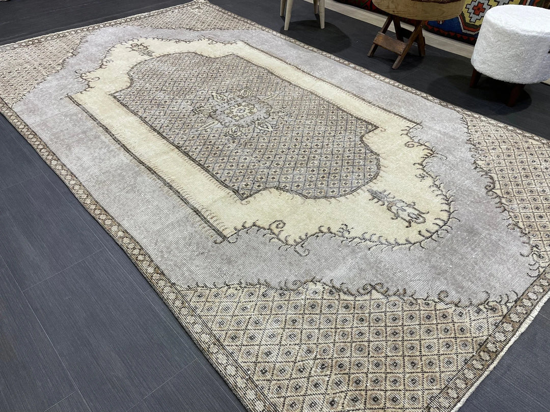 Beige Turkish Runner Rug 5' 3" x 9' 1" Hand-Knotted | No. WR64506