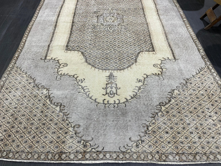 Beige Turkish Runner Rug 5' 3" x 9' 1" Hand-Knotted | No. WR64506