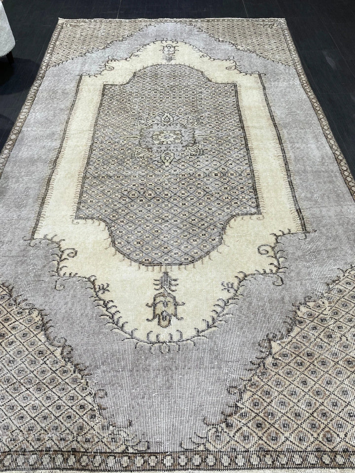 Beige Turkish Runner Rug 5' 3" x 9' 1" Hand-Knotted | No. WR64506