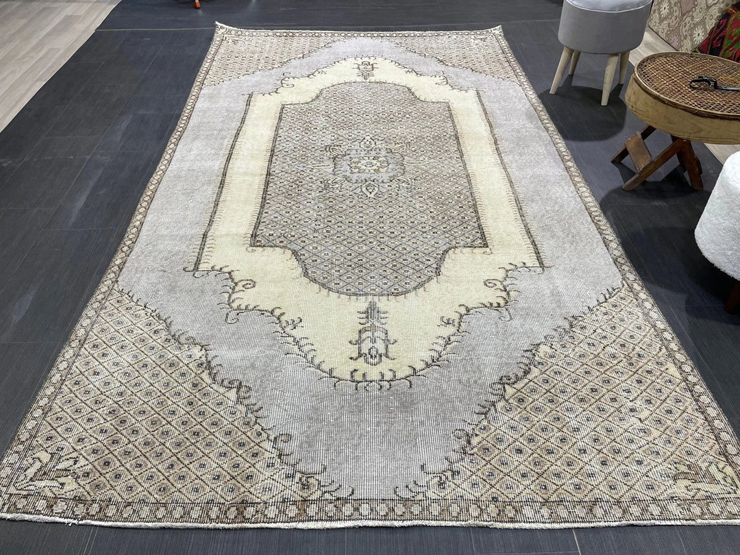 Beige Turkish Runner Rug 5' 3" x 9' 1" Hand-Knotted | No. WR64506