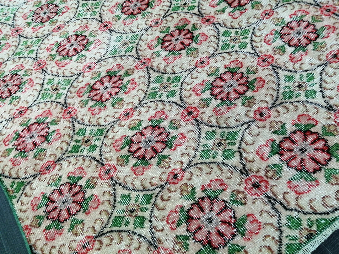 Green Turkish Runner Rug 5' 3" x 8' 6" Hand-Knotted | No. WR69632