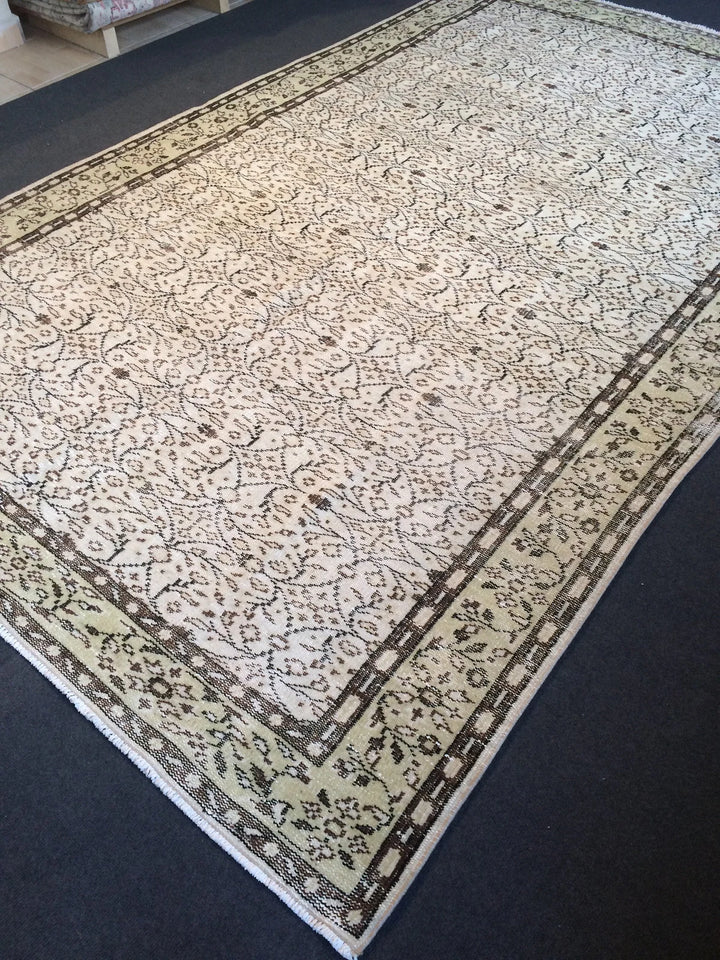Green Turkish Runner Rug 6' x 9' 7" Hand-Knotted | No. WR70533