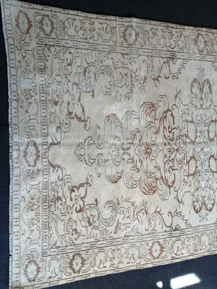 Beige Turkish Runner Rug 6' x 9' Hand-Knotted | No. WR72028