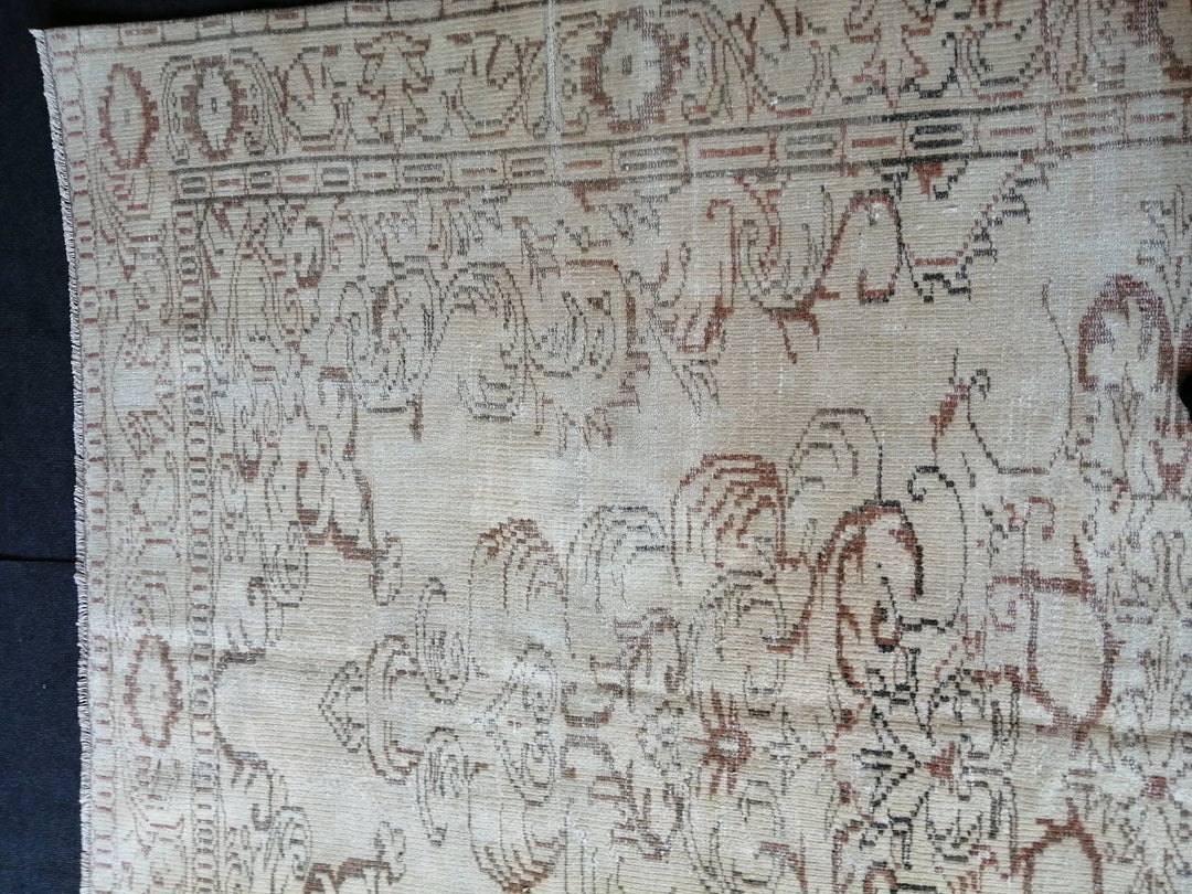 Beige Turkish Runner Rug 6' x 9' Hand-Knotted | No. WR72028