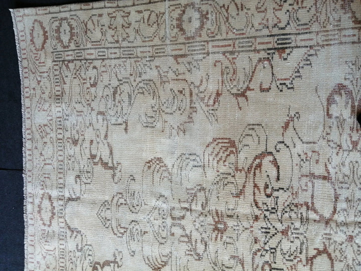 Beige Turkish Runner Rug 6' x 9' Hand-Knotted | No. WR72028