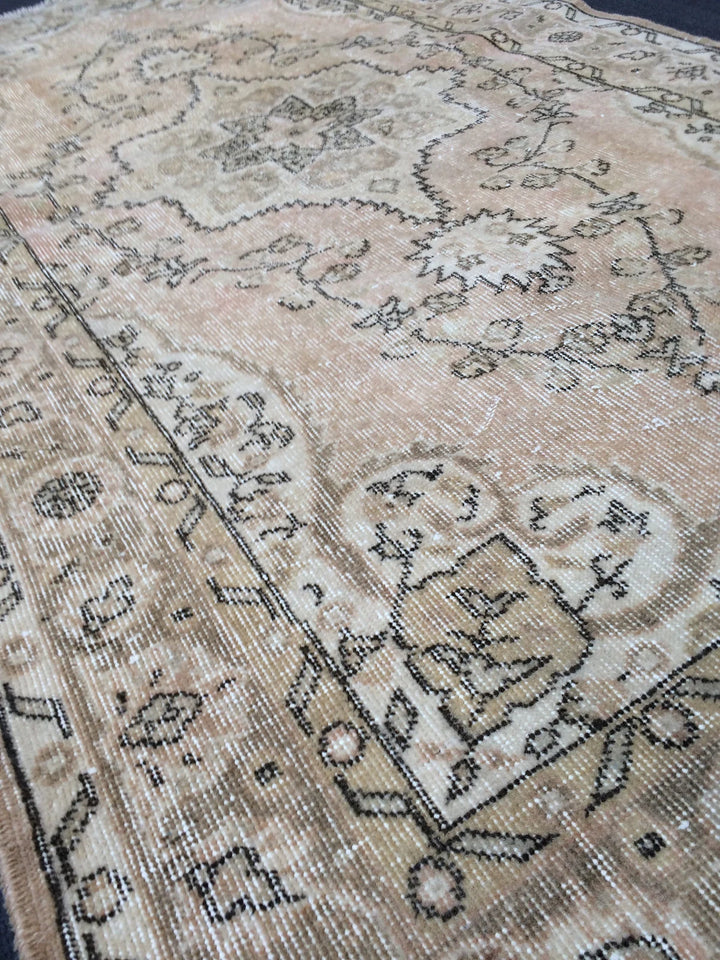 Beige Turkish Runner Rug 4' x 7' 8" Hand-Knotted | No. WR74669