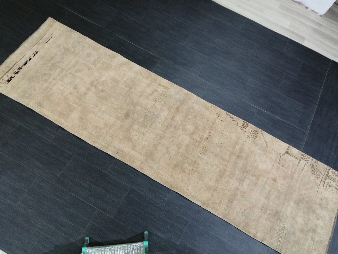Beige Turkish Runner Rug 2' 9" x 9' 10" Hand-Knotted | No. WR75899
