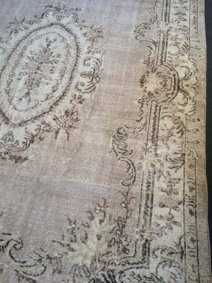 Beige Turkish Runner Rug 7' 5" x 10' Hand-Knotted | No. WR76175