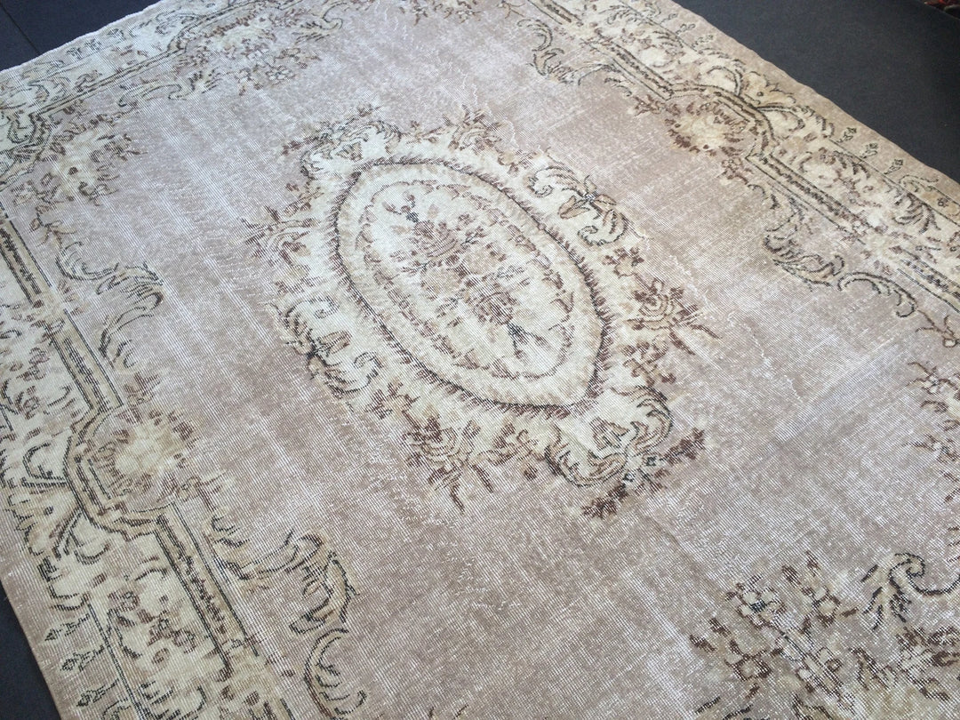 Beige Turkish Runner Rug 7' 5" x 10' Hand-Knotted | No. WR76175
