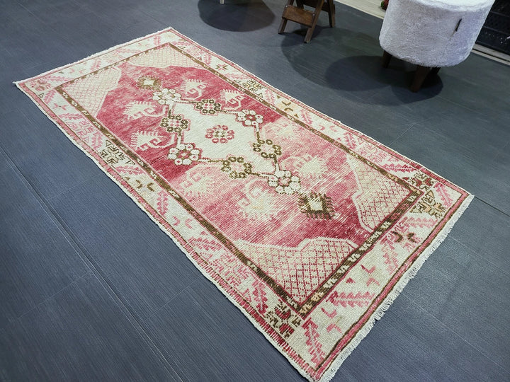 Beige Turkish Runner Rug 2' 7" x 5' 1" Hand-Knotted | No. WR78169